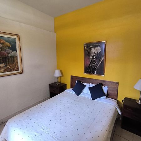 Flying Dog Hostel Lima Extérieur photo