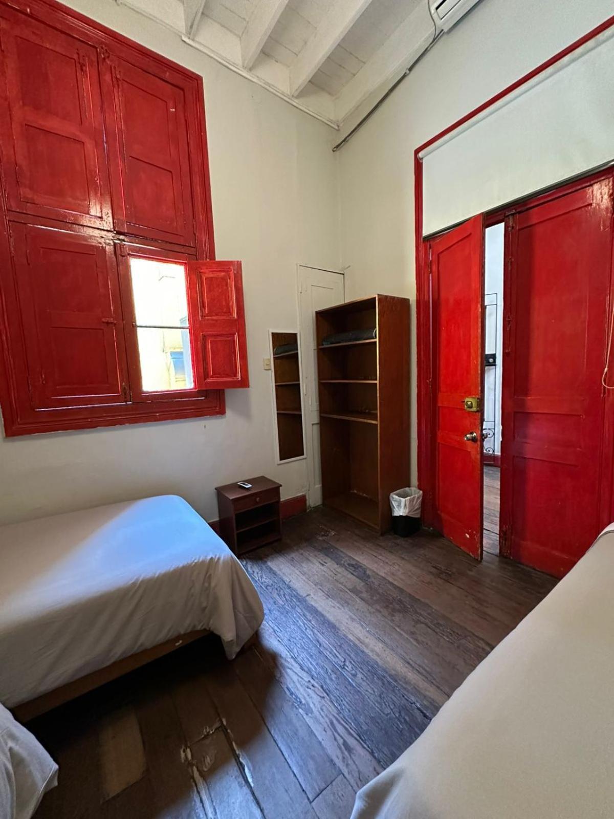 Flying Dog Hostel Lima Extérieur photo
